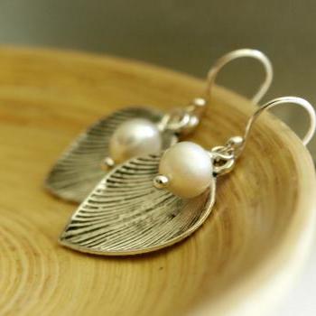 Silver leafs with white fresh water pearls and sterling silver - Pearl Earrings